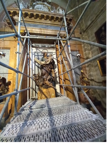 Bajada de la escultura de San José para la restauración en su propia capilla - Alquiansa
