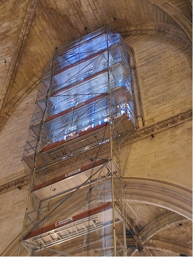 Restauración de las vidrieras capilla de San Francisco y sobre crucero nave San Pedro - Alquiansa